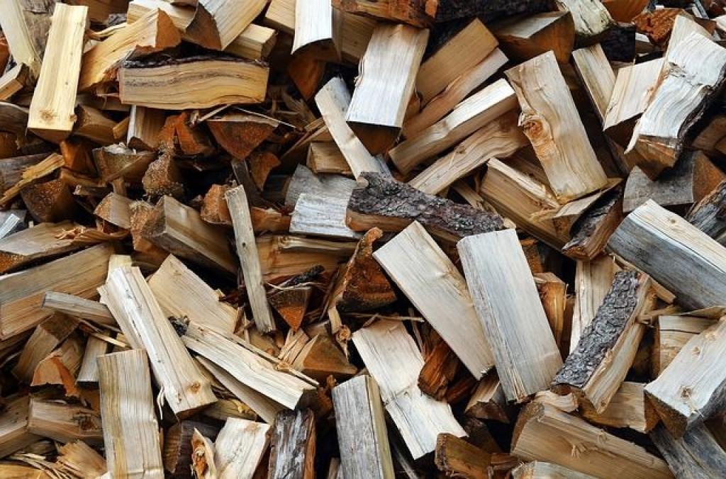 Palivové dřevo sypané (smrk, borovice)